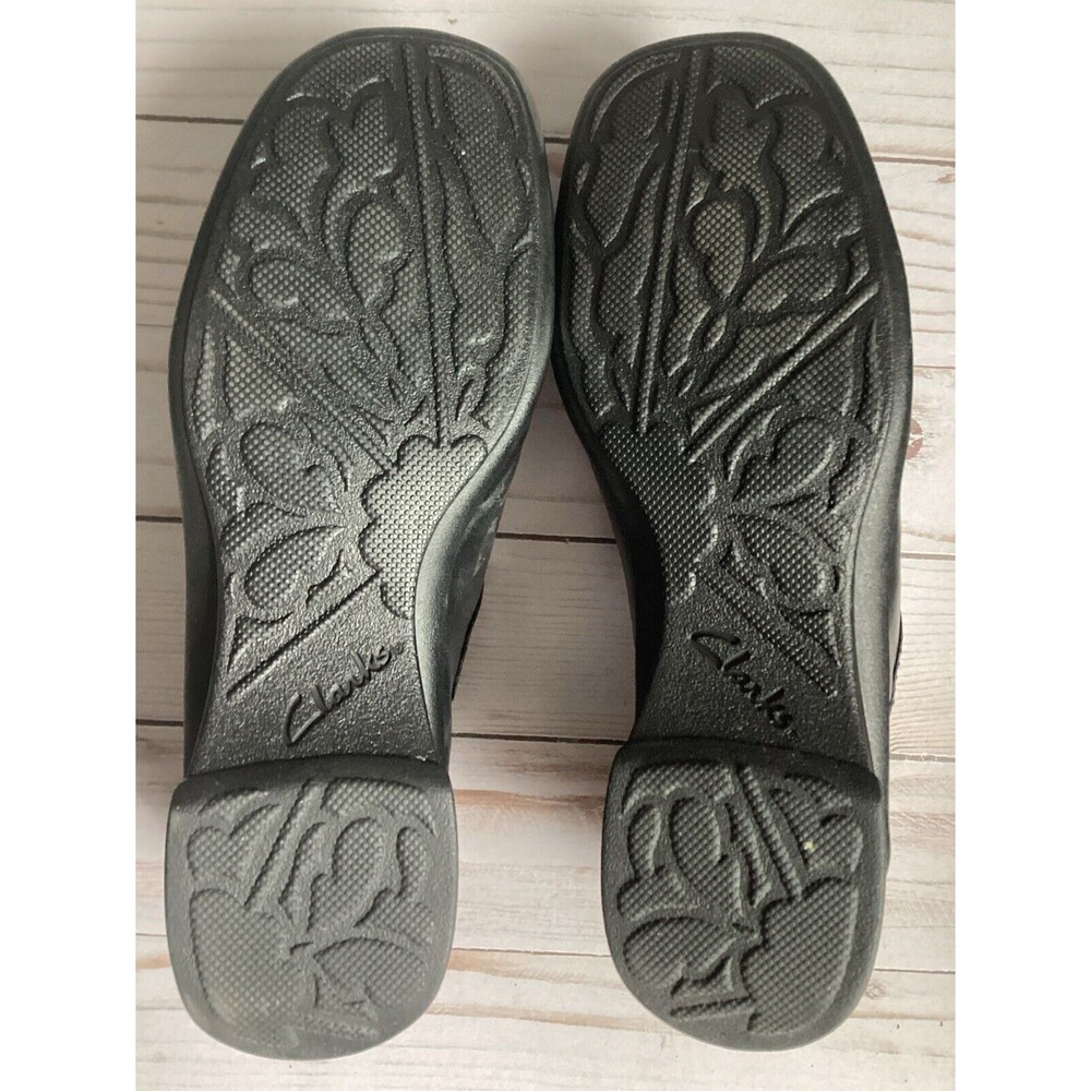 Clarks Music Women’s Black Mules Clogs Shoes 3 Button Detail On Top Size 7.5 - Picture 6 of 7